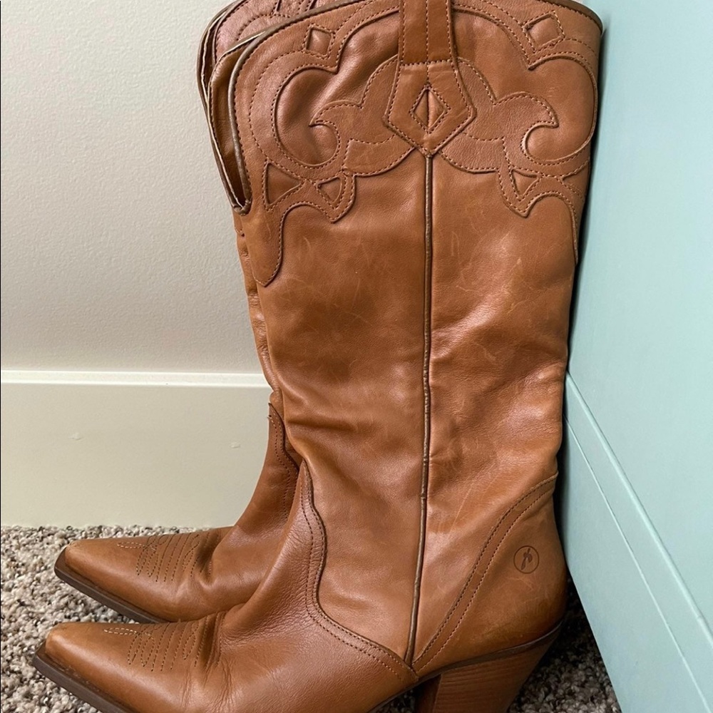 Bronx tan leather cowgirl pull on boots.